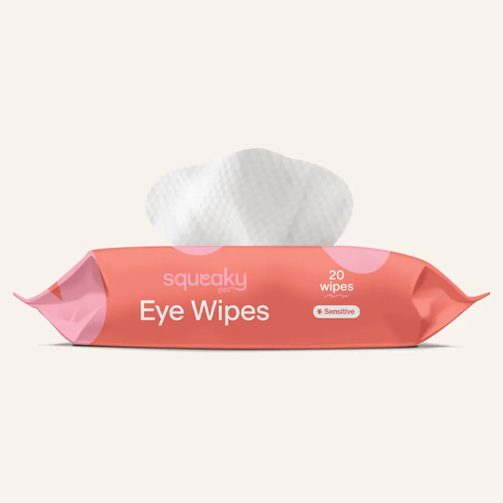 Clean your dog's ear with Squeaky Probiotic Ear Wipes